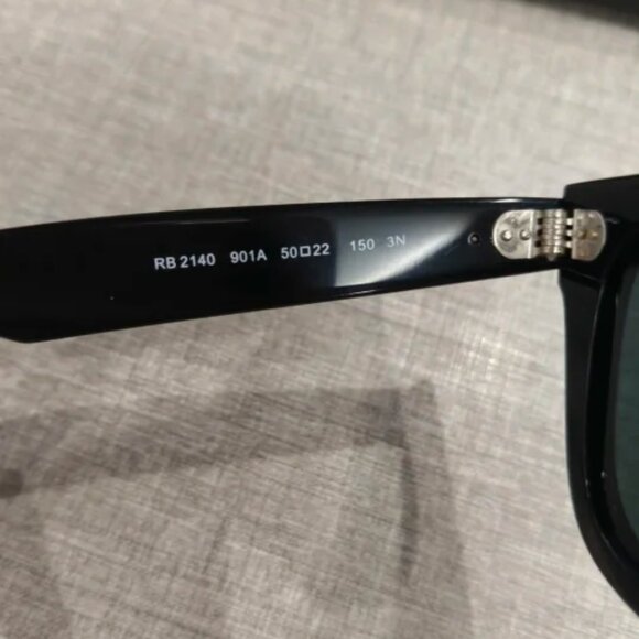 Ray-Ban Original Wayfarer Sunglasses - Picture 5 of 7